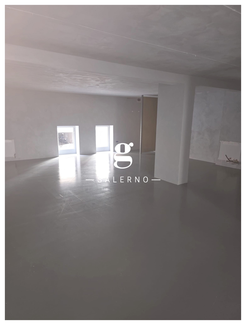 Negozio in affitto a Salerno