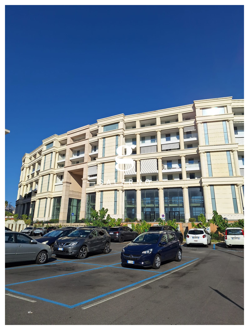 Trilocale arredato in affitto a Salerno