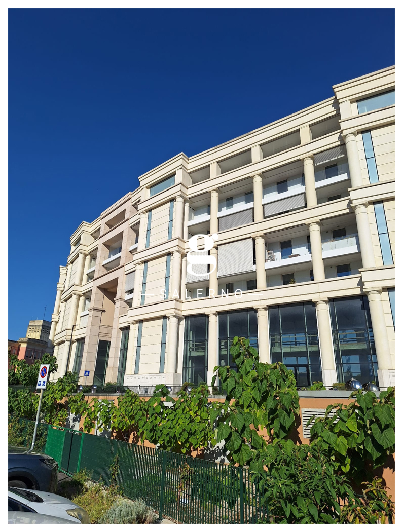 Trilocale arredato in affitto a Salerno