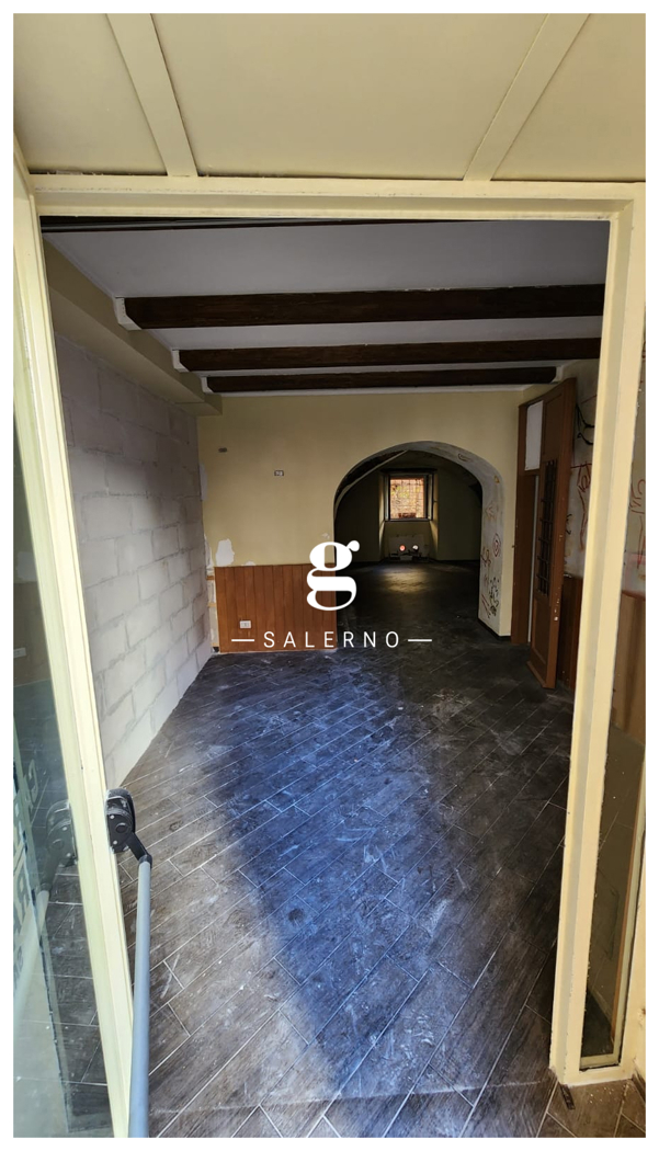 Negozio in affitto a Salerno