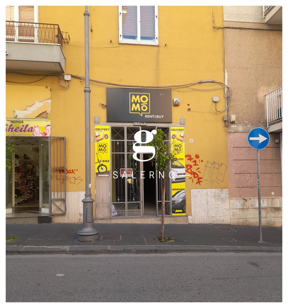 Negozio in affitto a Salerno