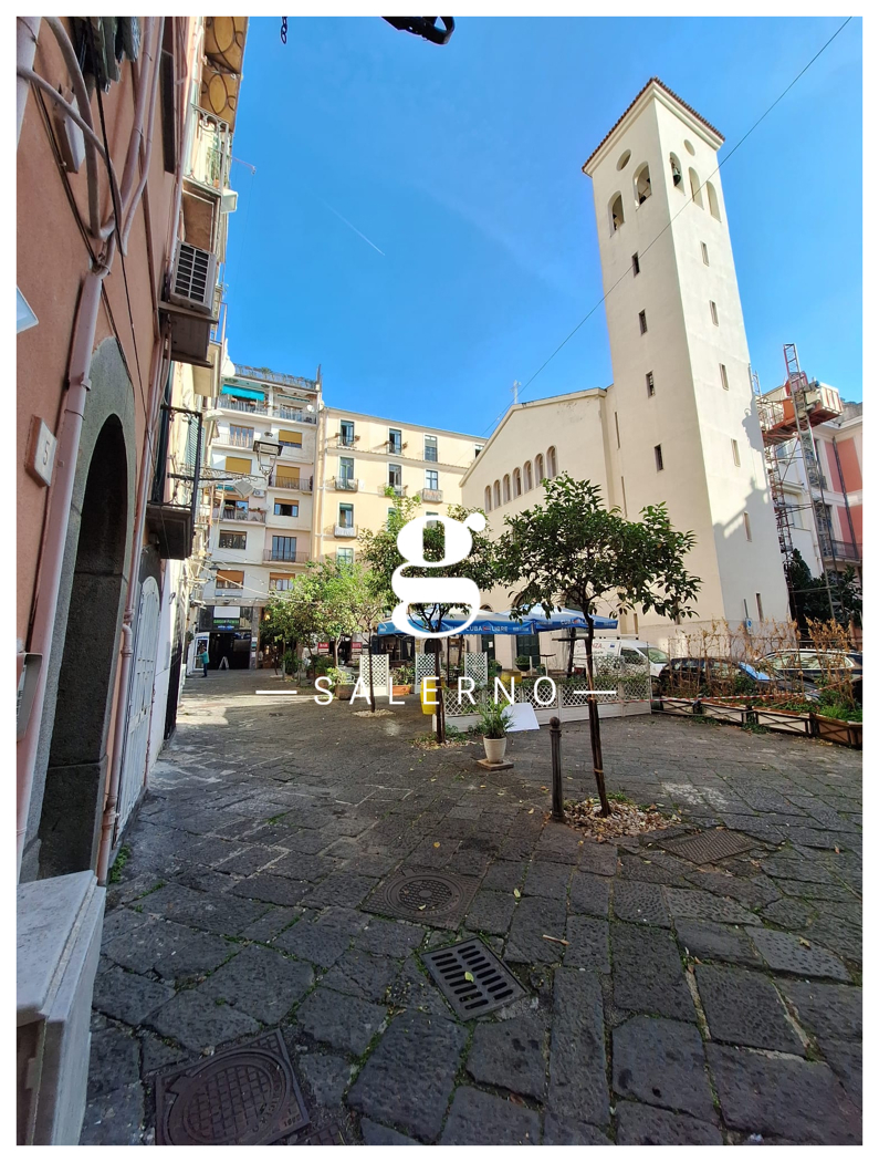 Negozio in affitto a Salerno