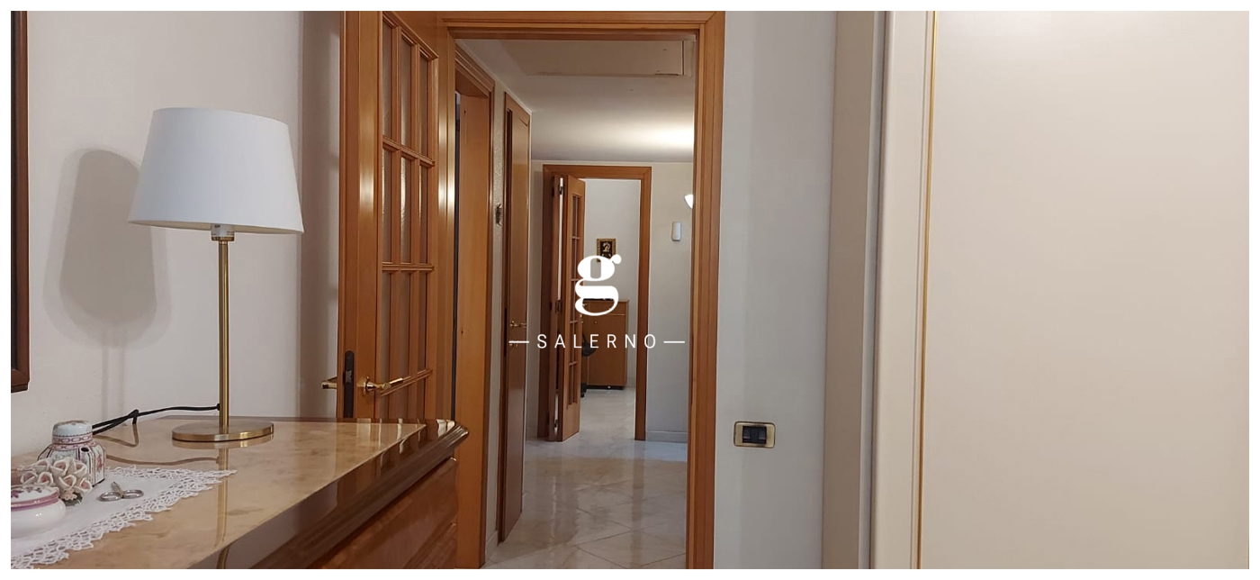 Trilocale arredato in affitto a Salerno