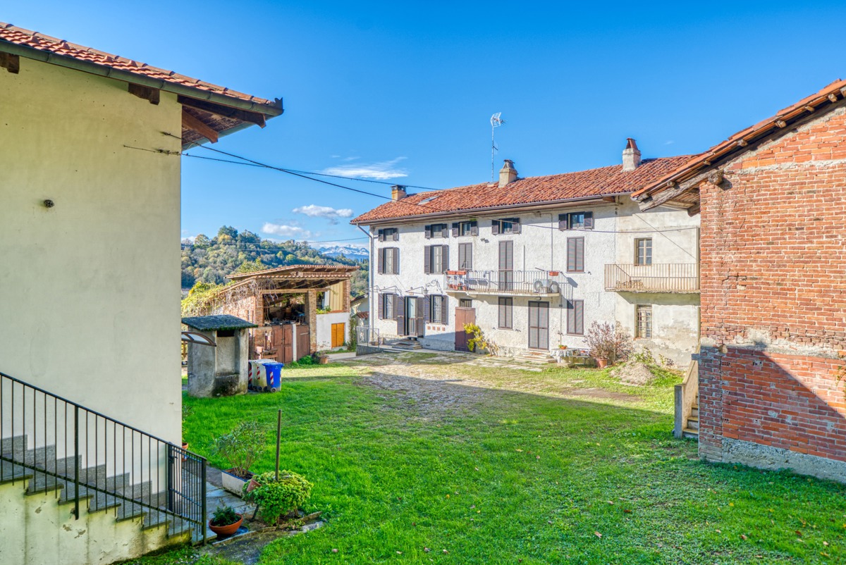 Rustico con giardino a Pino Torinese