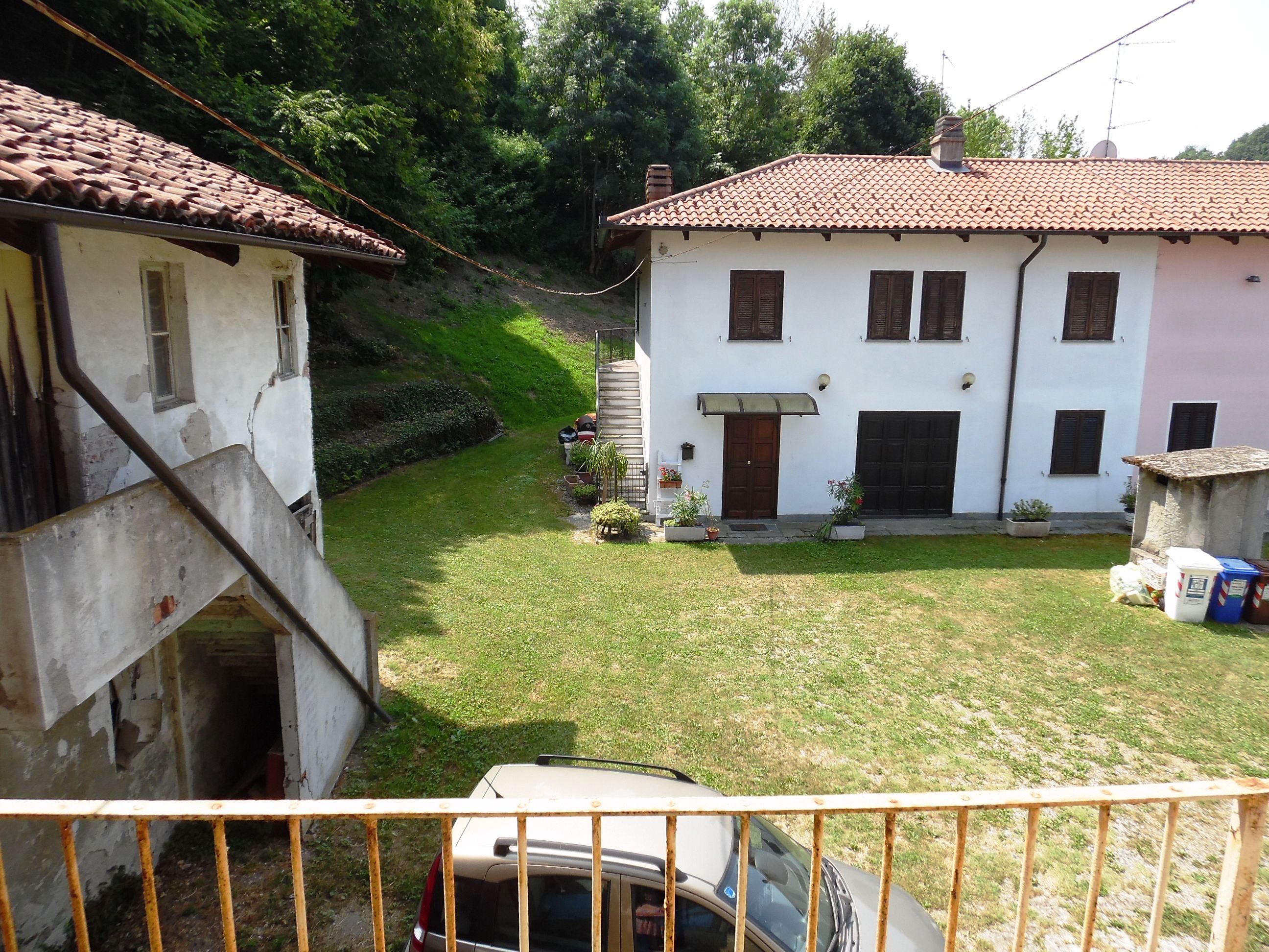 Rustico con giardino a Pino Torinese