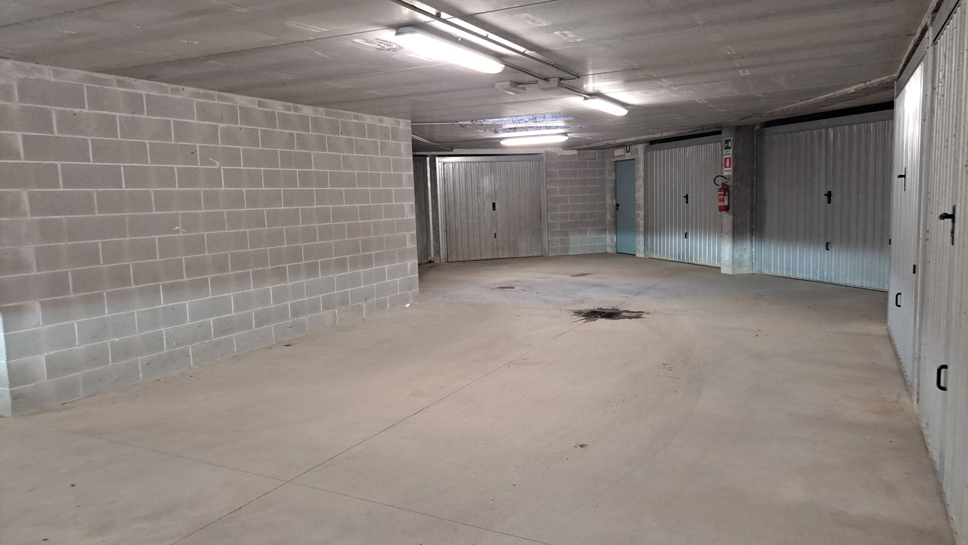 Box/Garage 50mq in vendita a Chieri