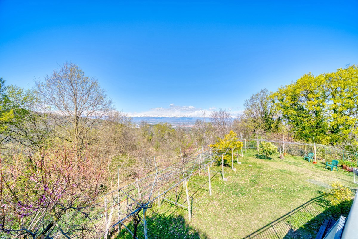 Stabile/Palazzo con giardino a Baldissero Torinese