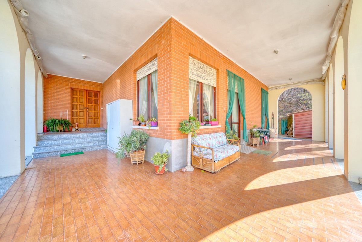 Stabile/Palazzo con giardino a Baldissero Torinese