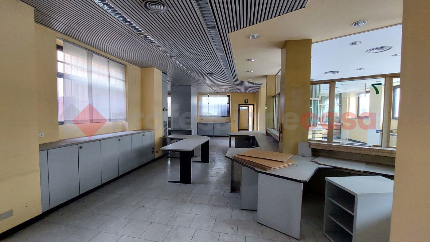 Negozio in affitto a Cerro Maggiore