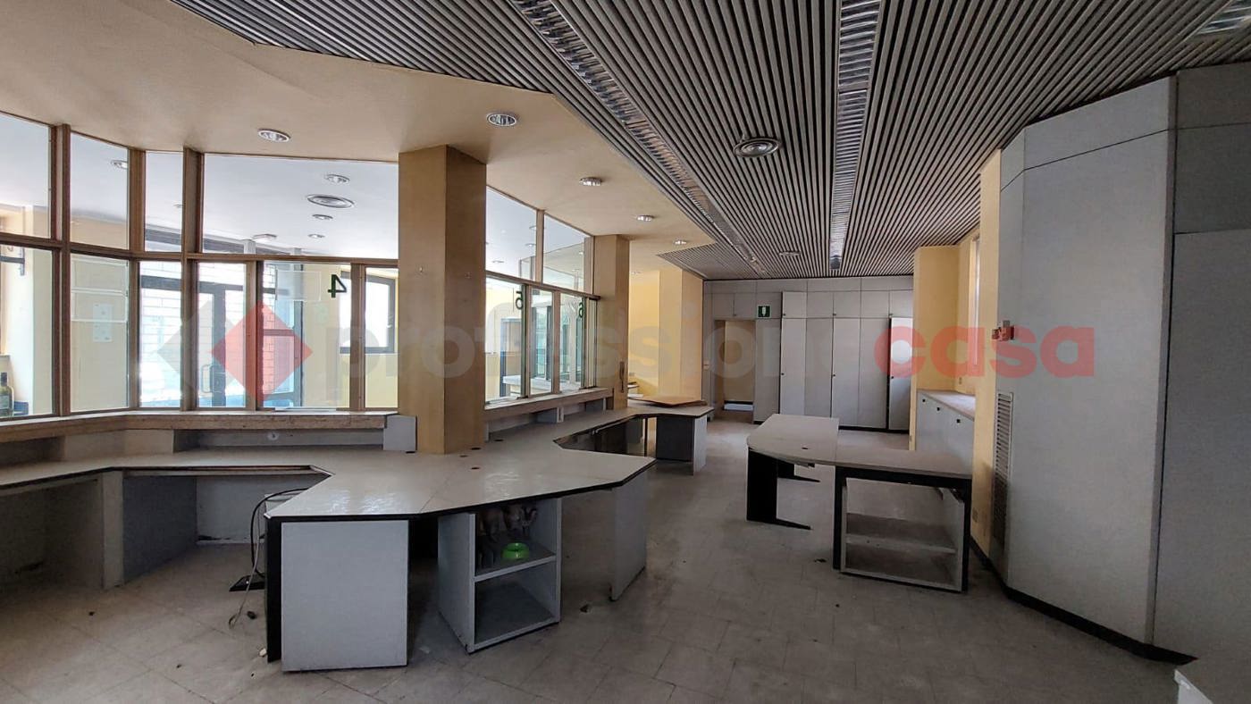 Negozio in affitto a Cerro Maggiore