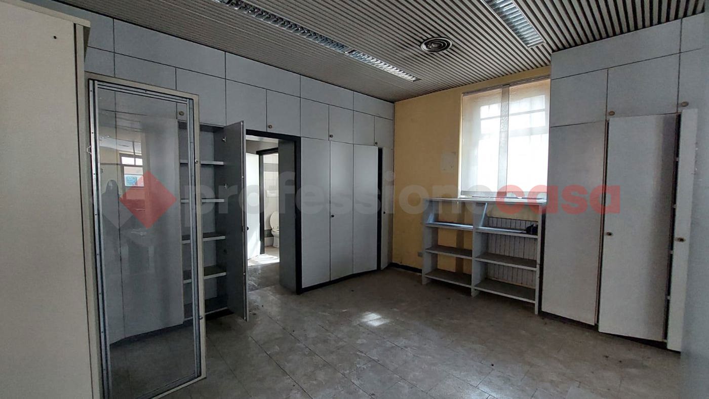 Negozio in affitto a Cerro Maggiore