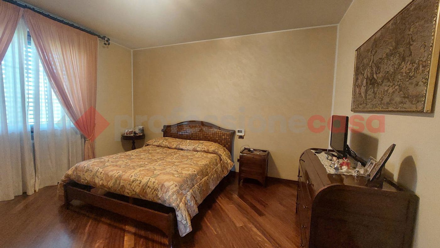 Villa con giardino a Canegrate