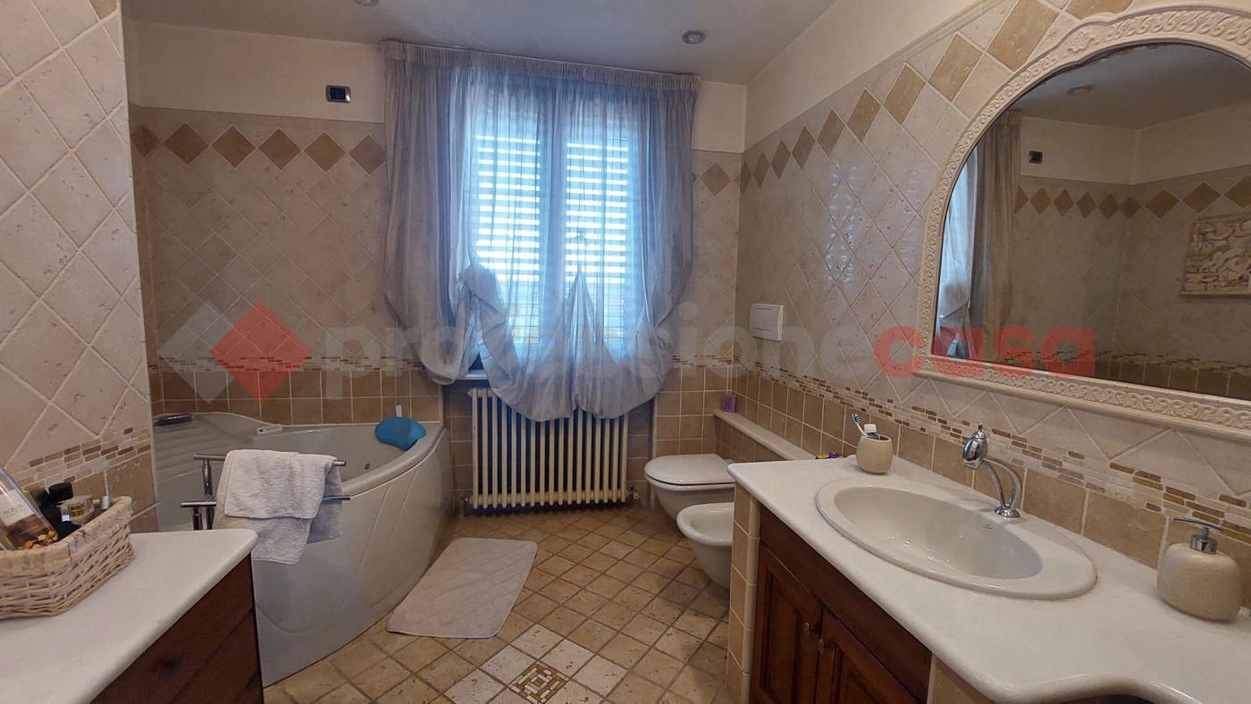 Villa con giardino a Canegrate