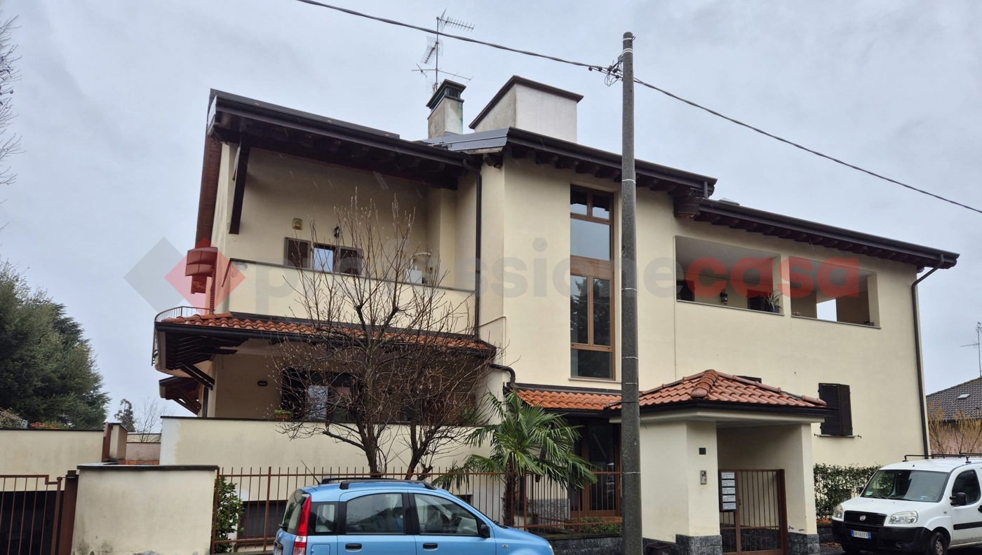 Casa indipendente con giardino a Legnano
