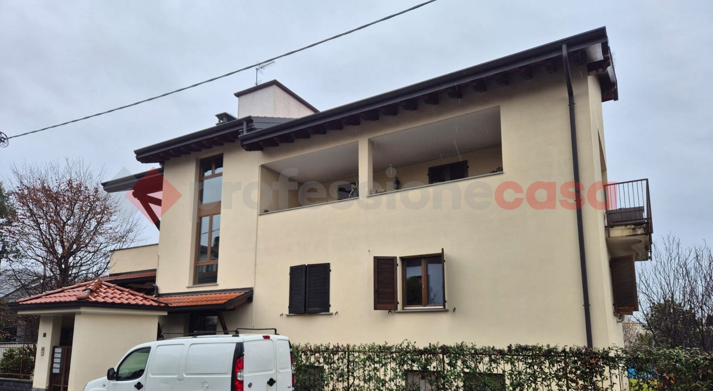 Casa indipendente con giardino a Legnano