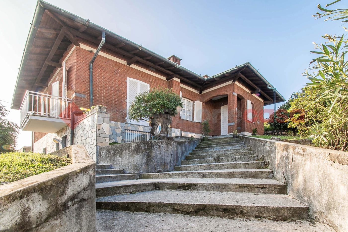 Villa con giardino a Cerro Maggiore