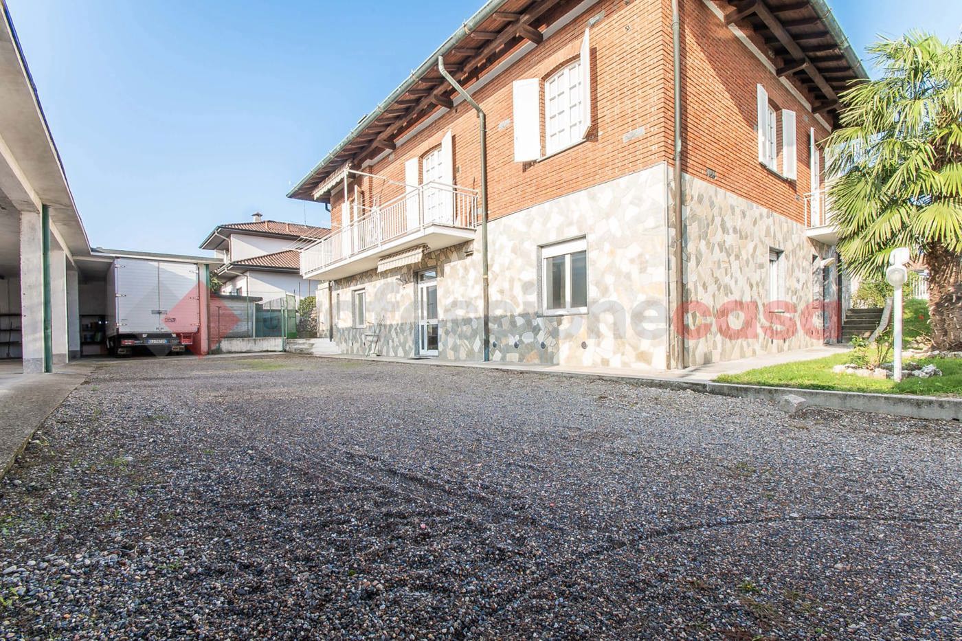Villa con giardino a Cerro Maggiore