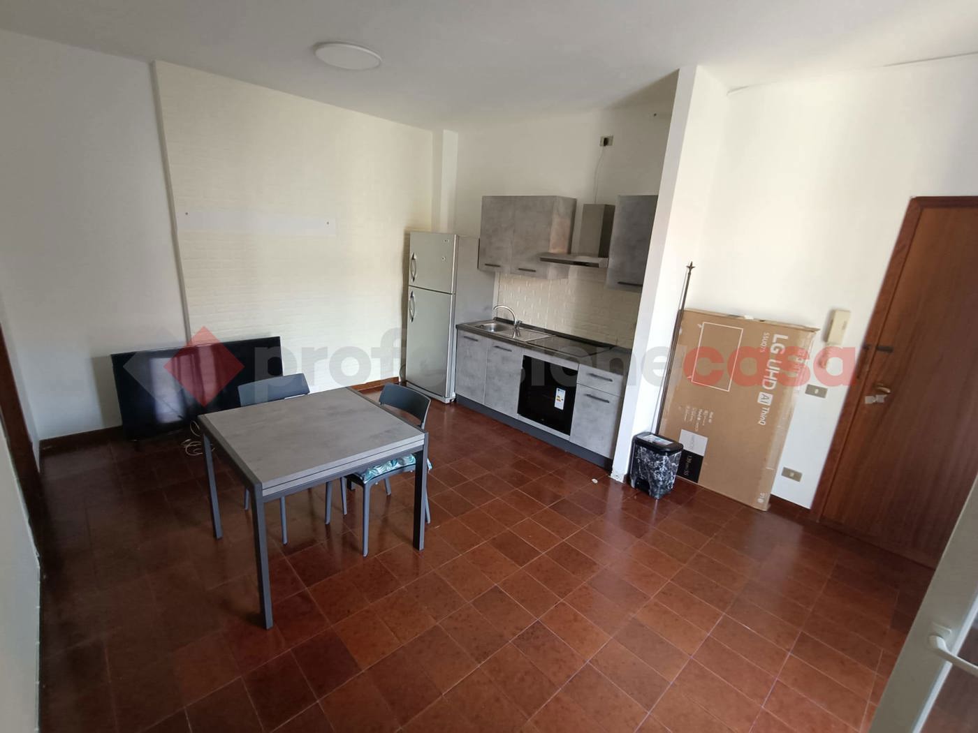 Monolocale arredato in affitto a Canegrate