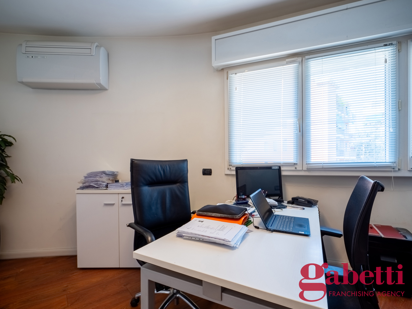 Trilocale con box a Milano