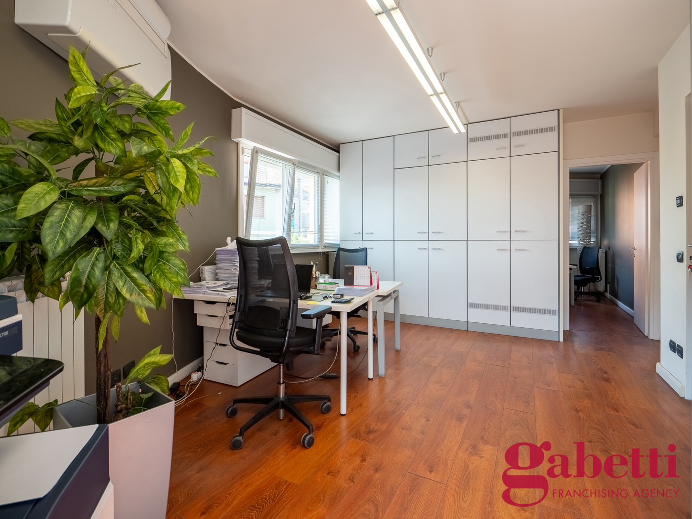 Trilocale con box a Milano