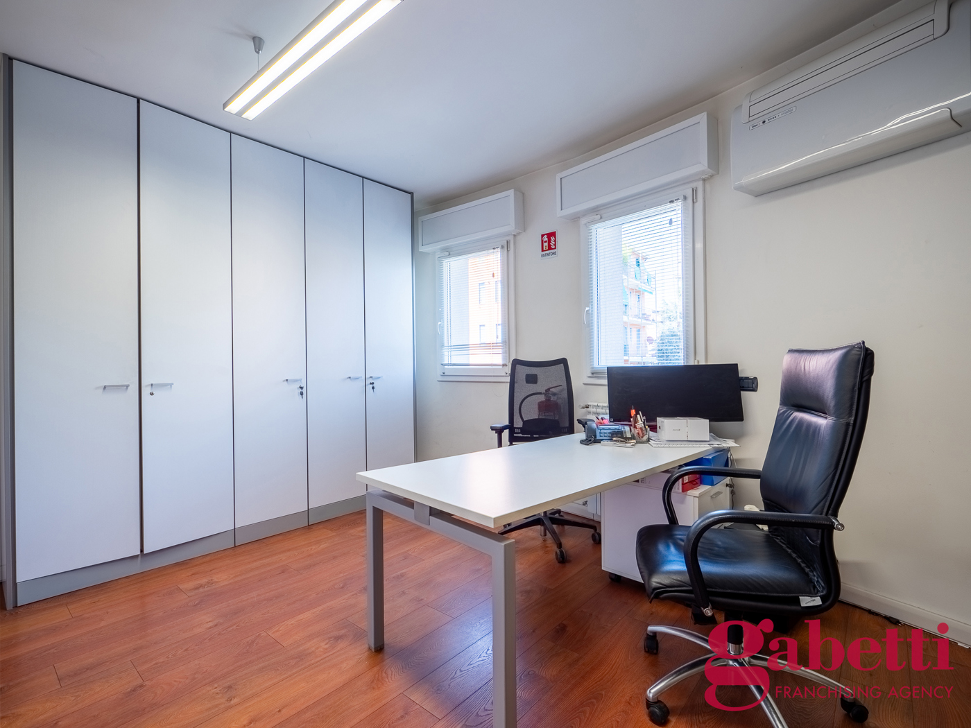 Trilocale con box a Milano