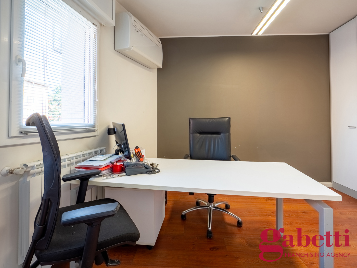 Trilocale con box a Milano