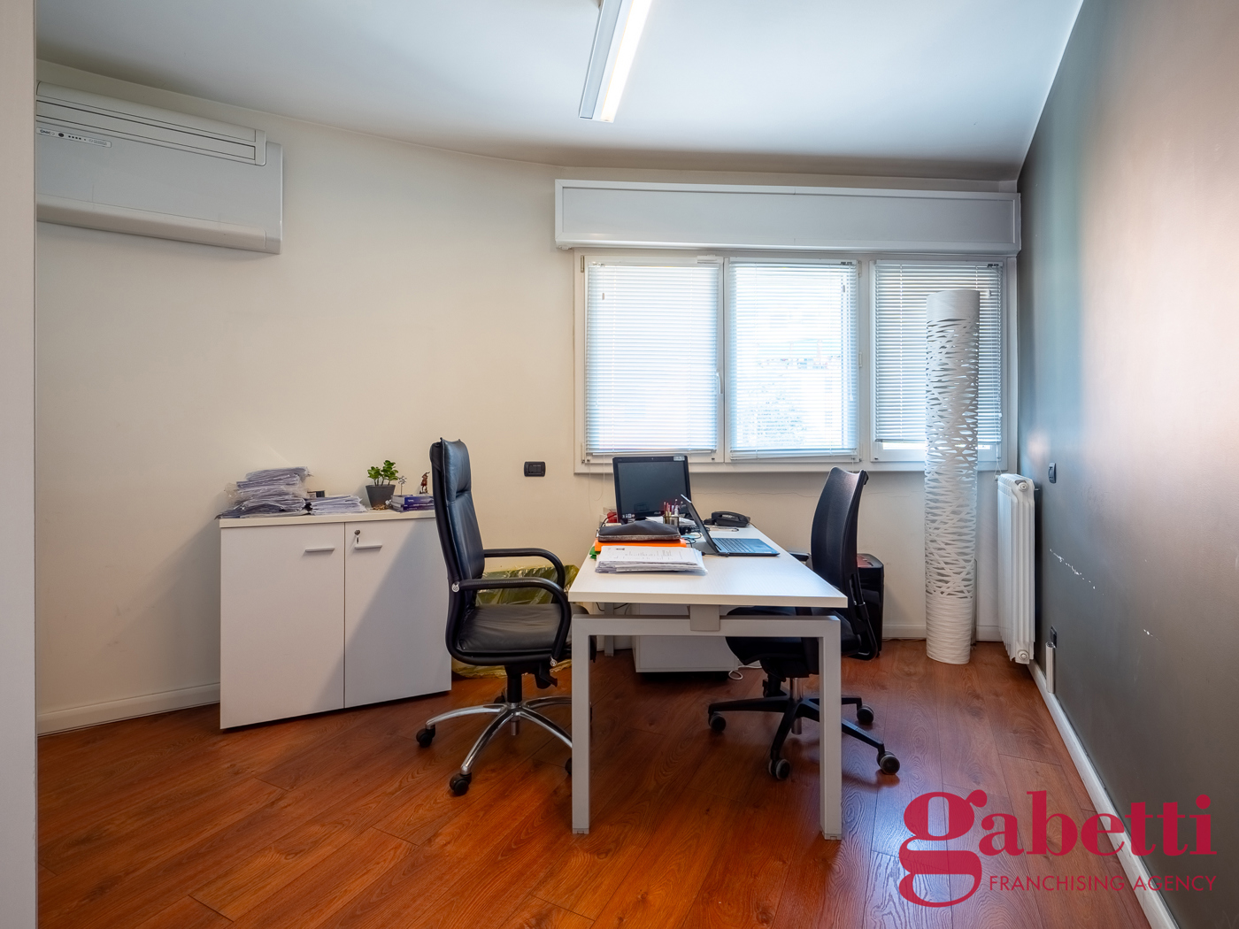 Trilocale con box a Milano