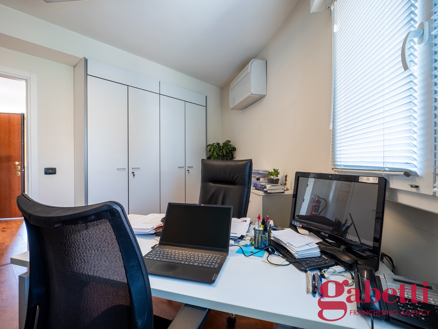 Trilocale con box a Milano