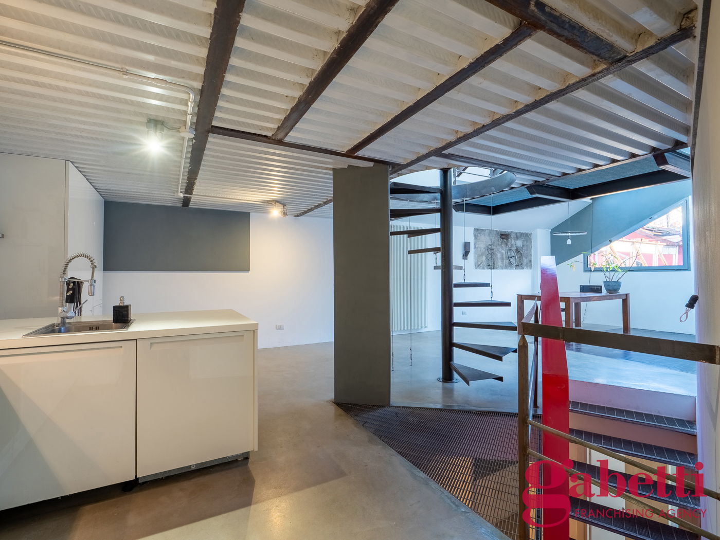 Loft arredato in affitto a Milano