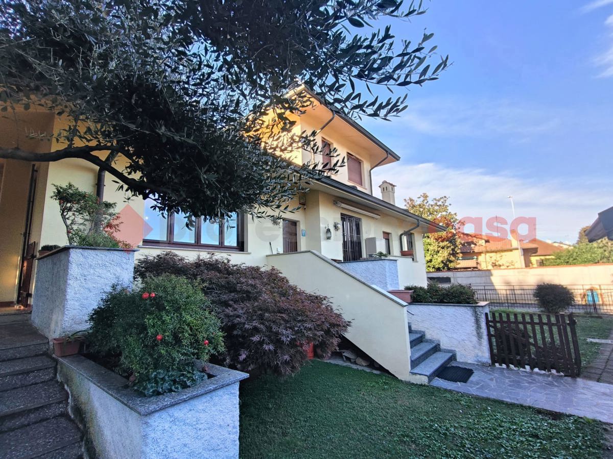 Villa Bifamiliare in vendita a Parabiago