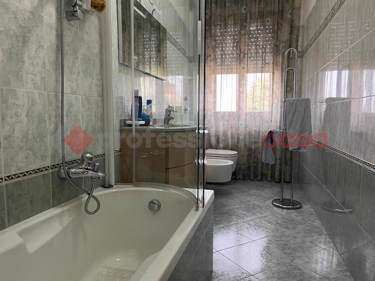 Trilocale arredato in affitto a Lainate