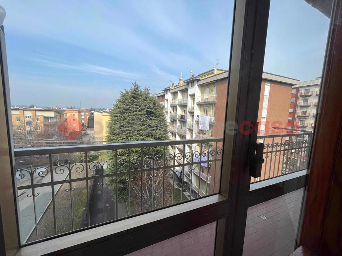 Trilocale arredato in affitto a Lainate