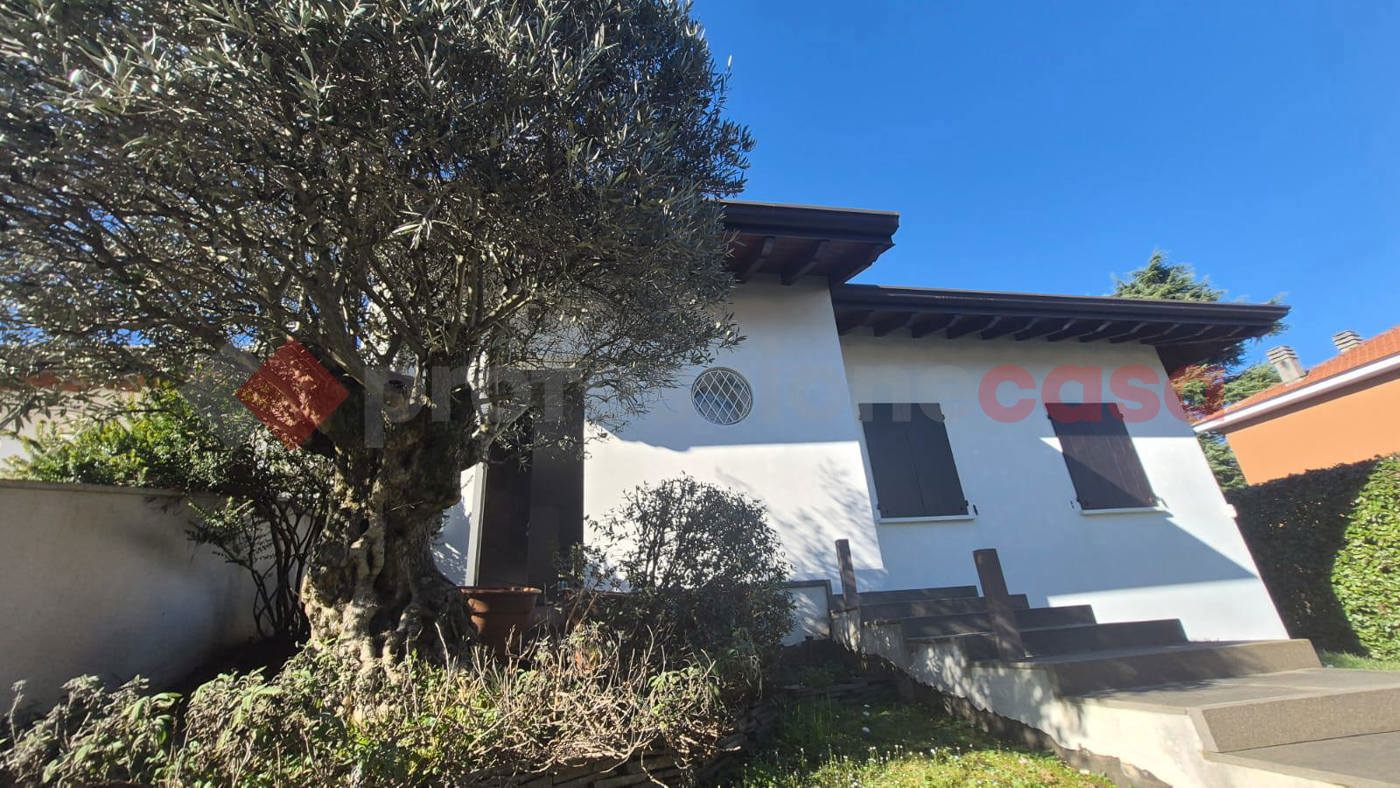 Villa con giardino a Parabiago