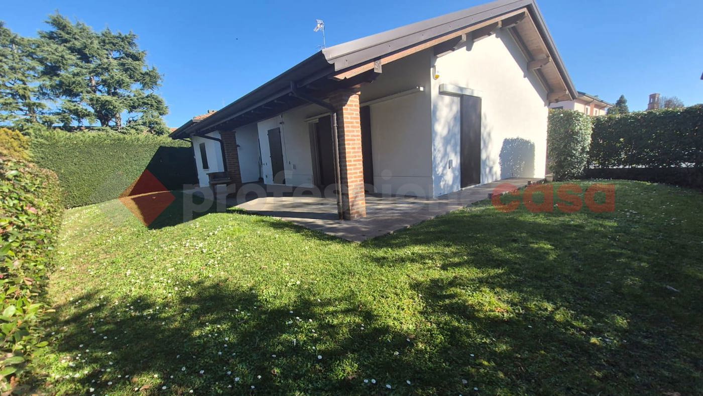 Villa con giardino a Parabiago