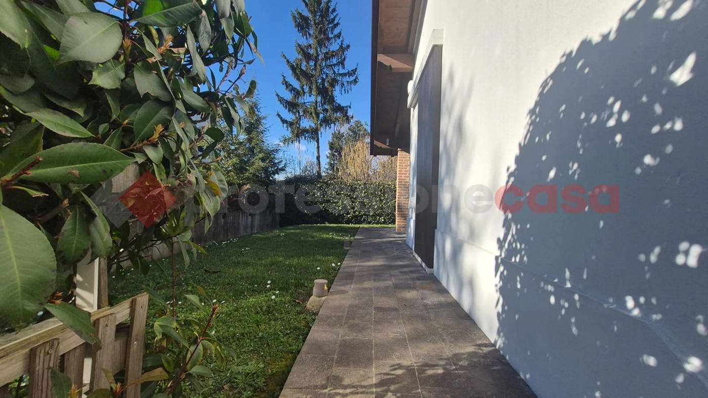 Villa con giardino a Parabiago