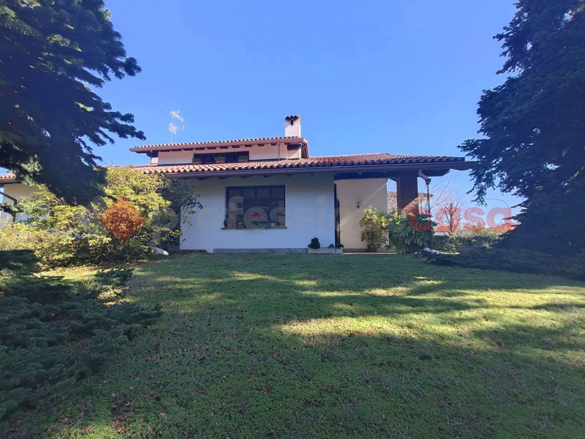Villa con giardino a Parabiago