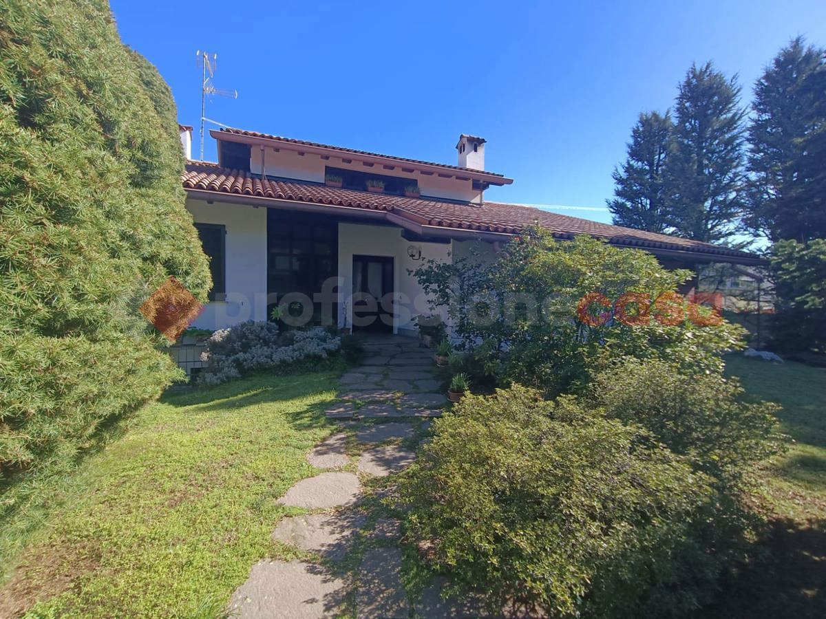 Villa con giardino a Parabiago