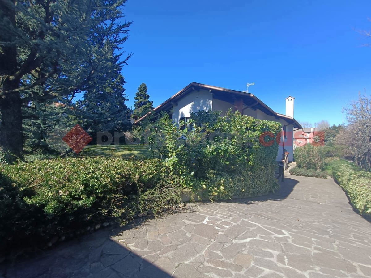 Villa con giardino a Parabiago