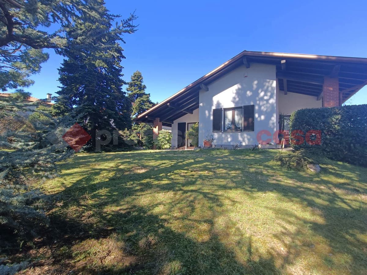 Villa con giardino a Parabiago