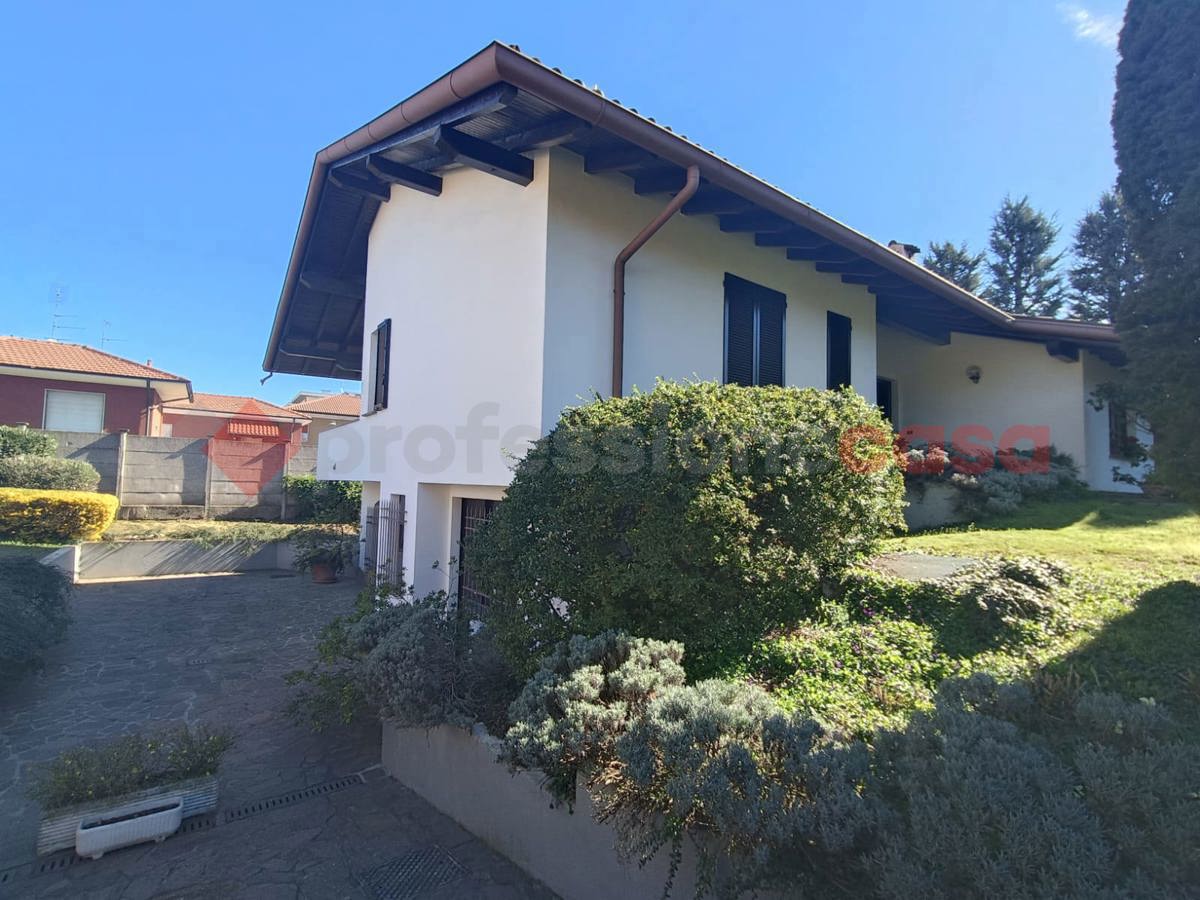 Villa con giardino a Parabiago
