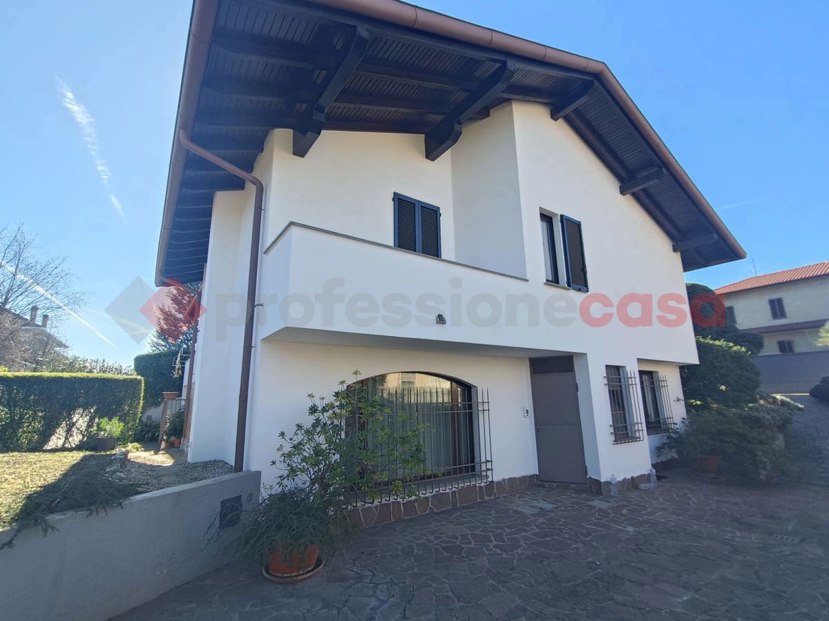 Villa con giardino a Parabiago