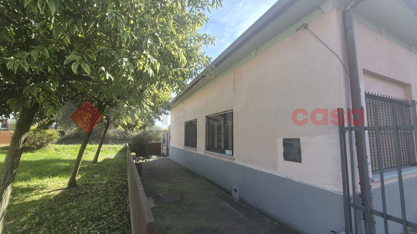 Villa con giardino a Legnano