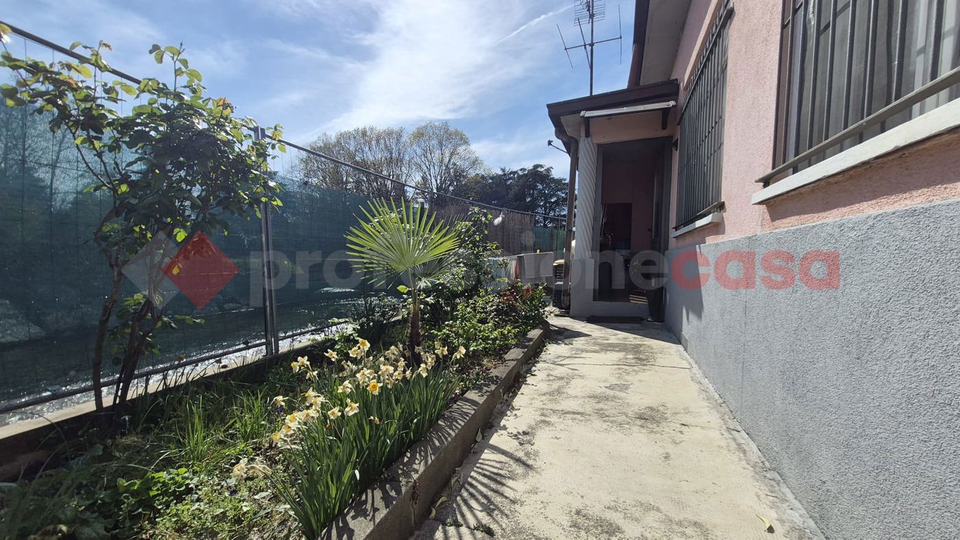 Villa con giardino a Legnano