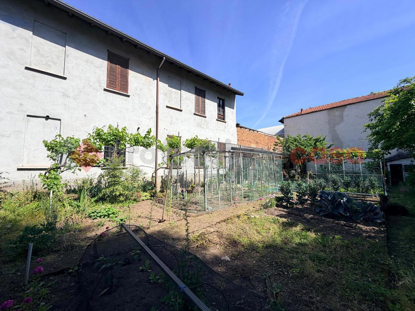 Trilocale con giardino a Parabiago