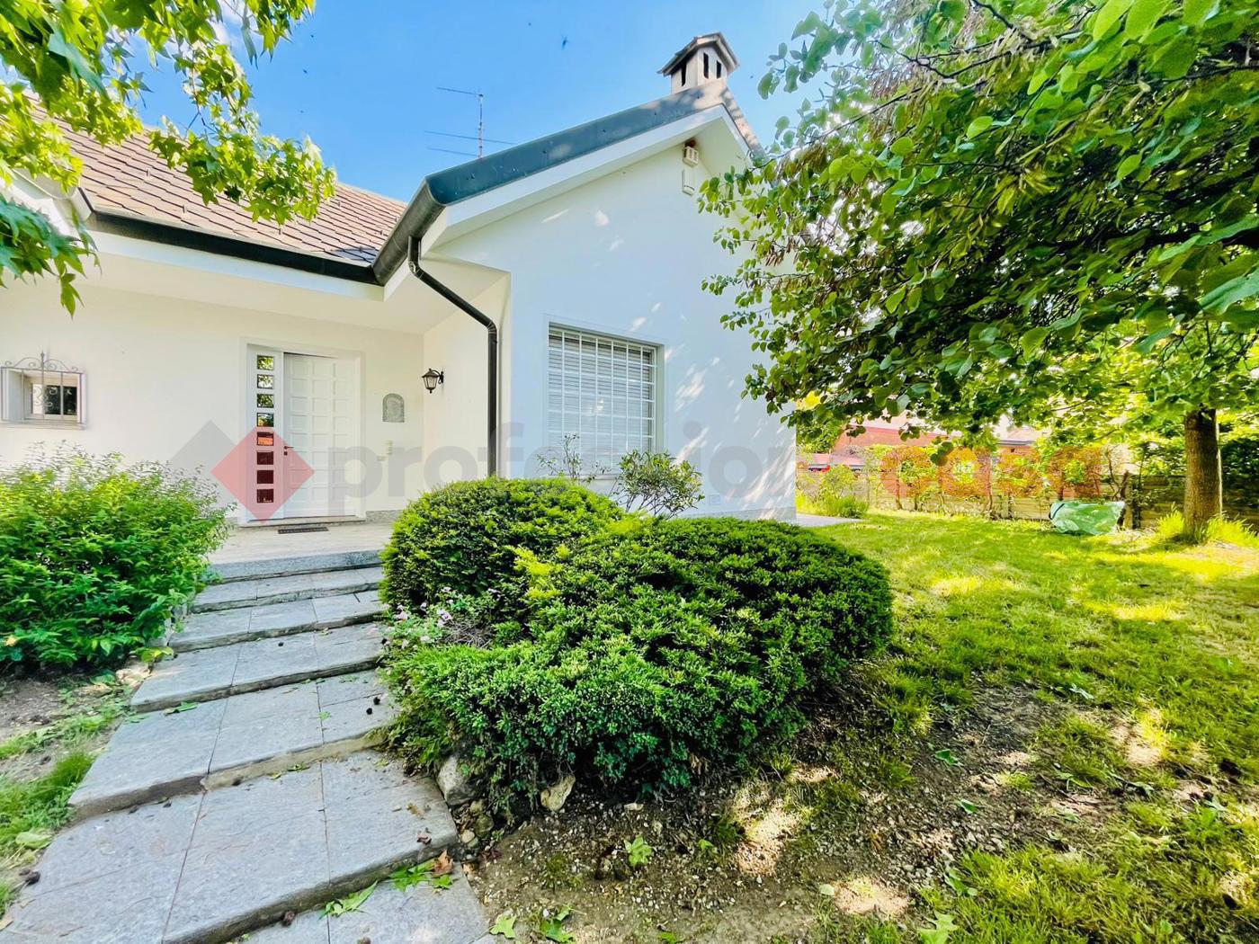 Villa con giardino a Parabiago