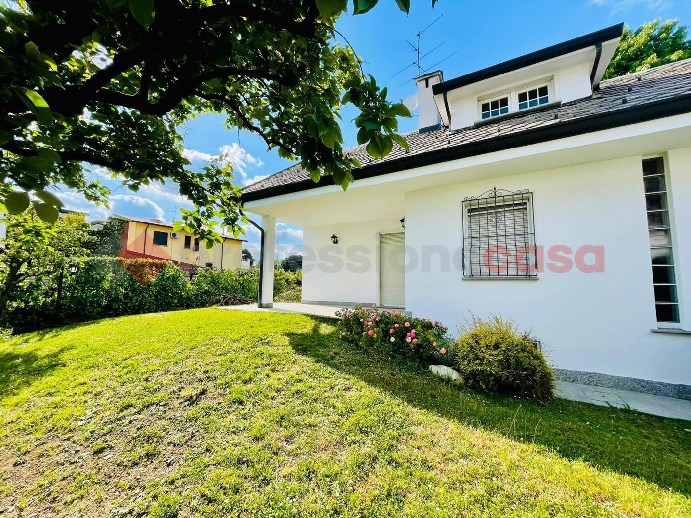 Villa con giardino a Parabiago