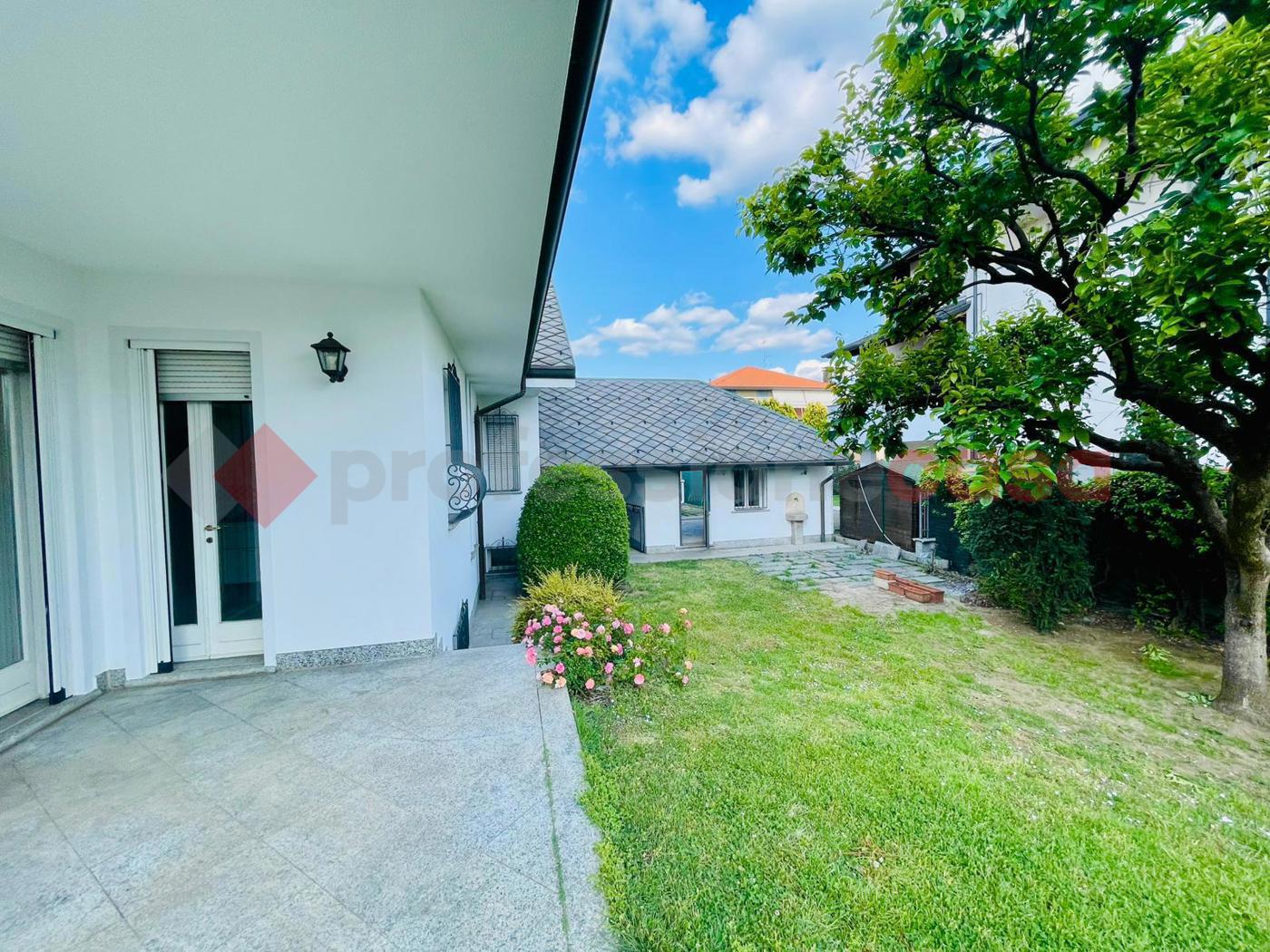 Villa con giardino a Parabiago