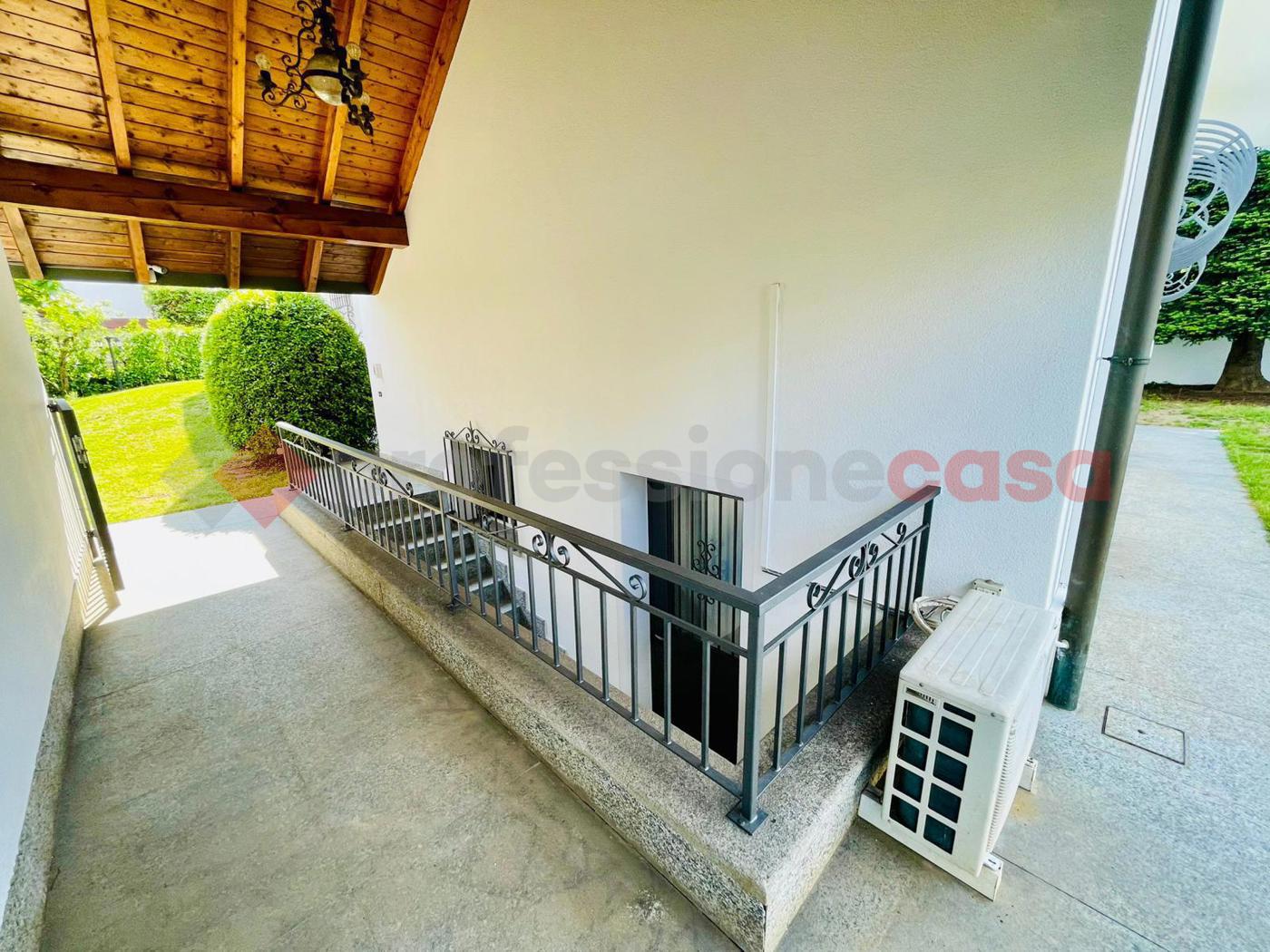Villa con giardino a Parabiago