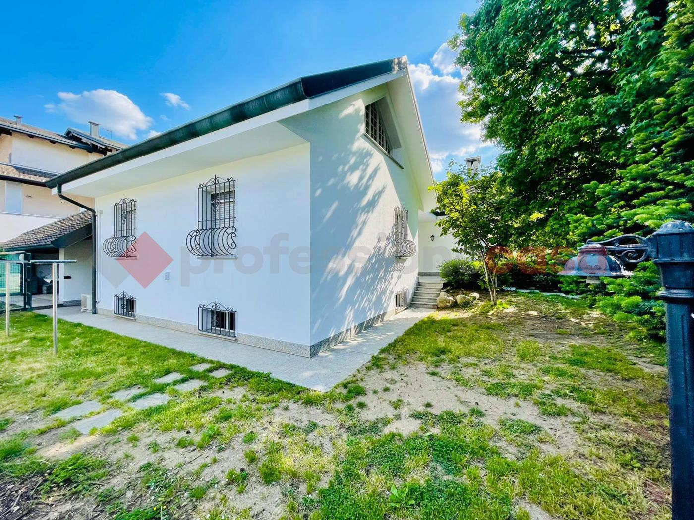 Villa con giardino a Parabiago