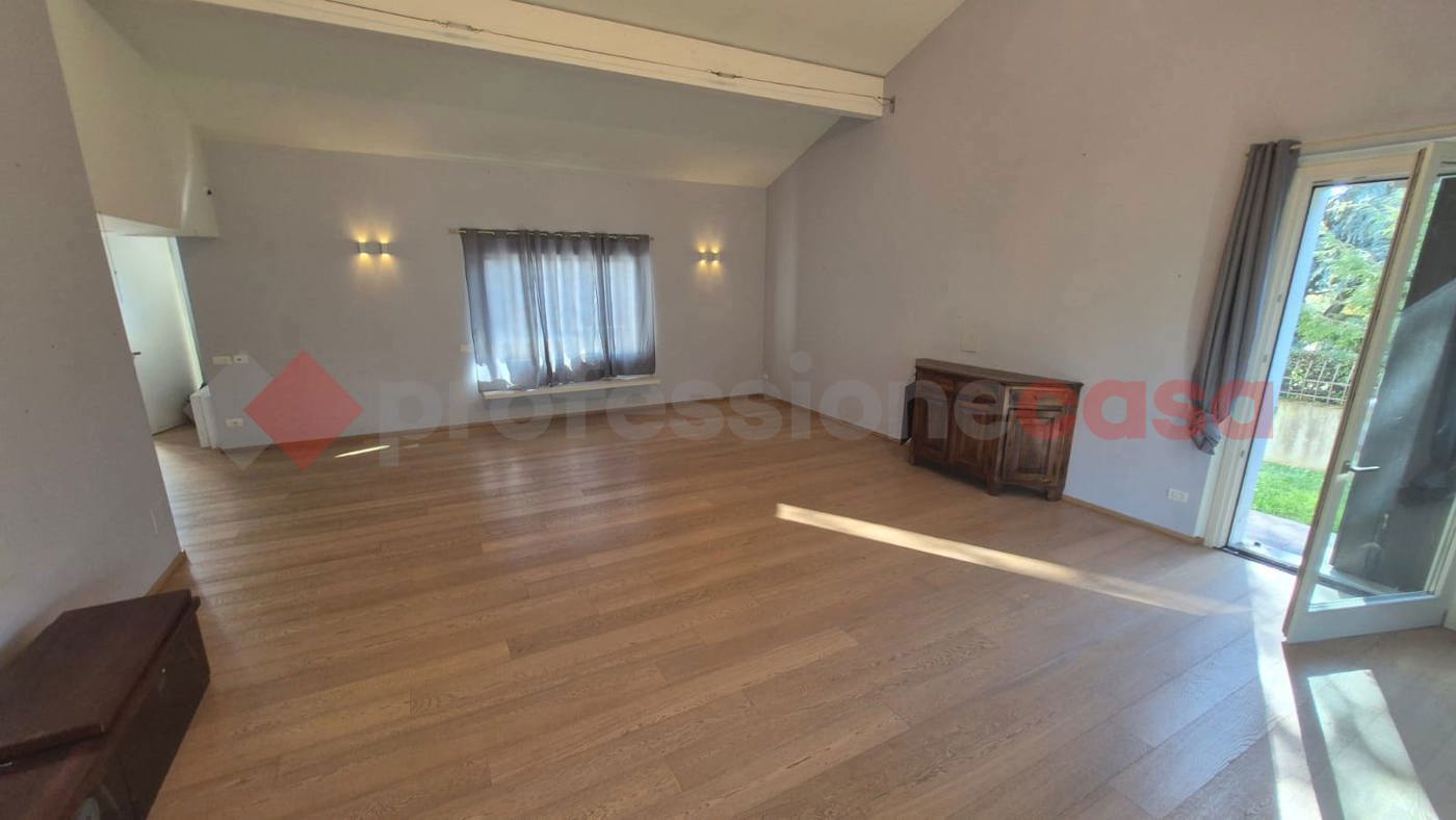 Villa con giardino a Parabiago